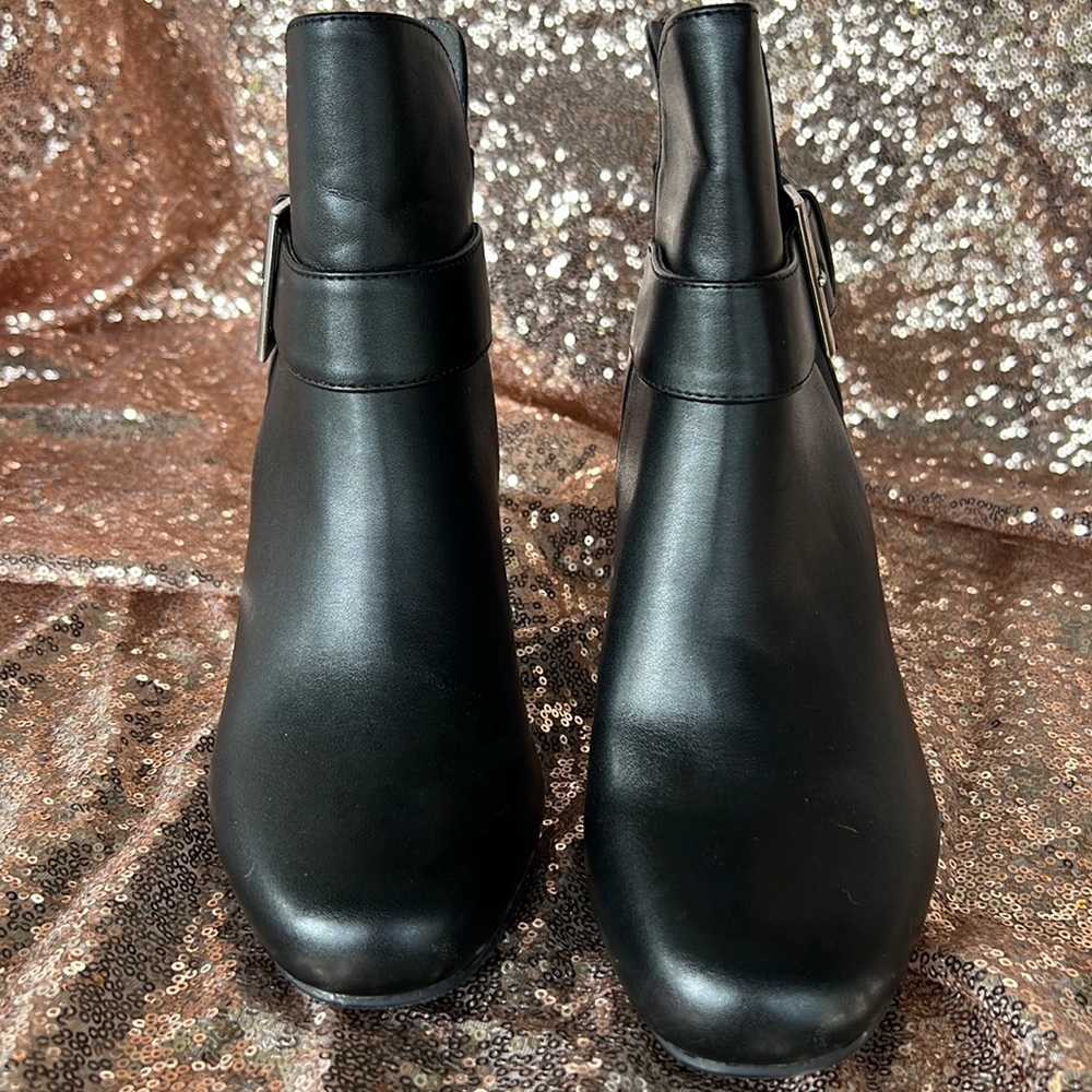 Women’s size 8.5 Mootsies Tootsies